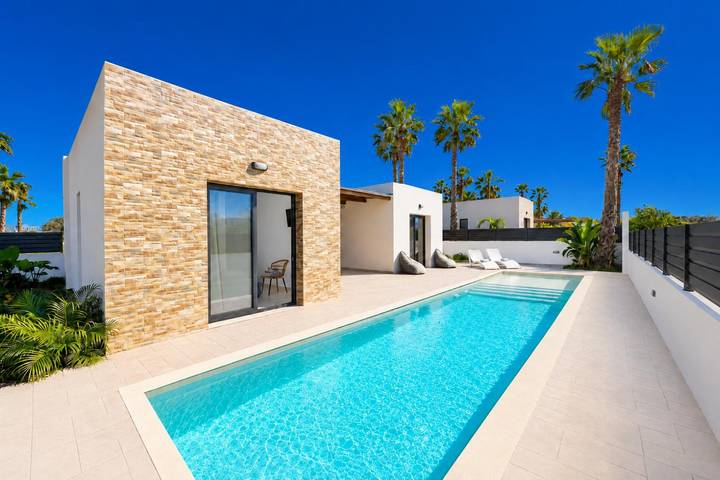 Villa für 4 Personen, mit Terrasse und Garten - 1