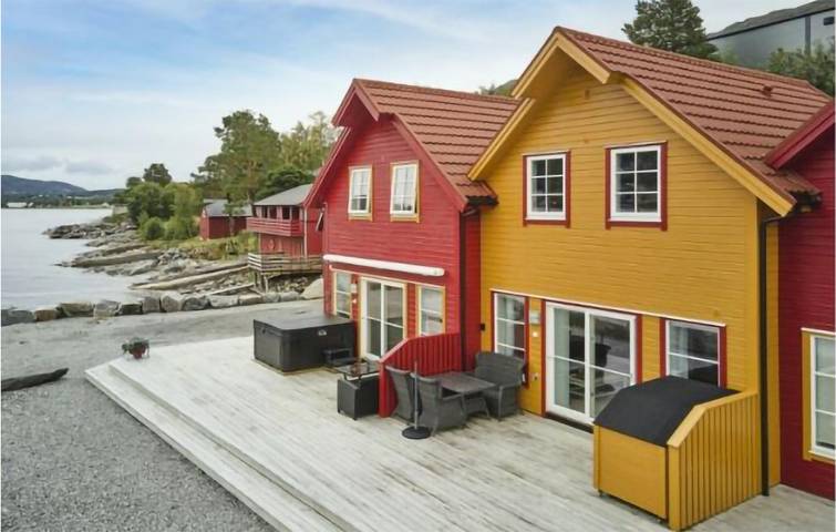 Ferienhaus für 6 Personen, mit Terrasse und Garten in Nesset