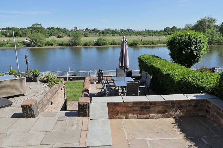 Cottage-Ensuite-Shower and Bath in Chester, West Cheshire und Chester