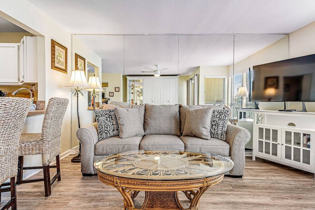 Ganze Wohnung, Sparkling Studio with Shared Pools, Hot Tubs, Golf, Tennis, & a Private Beach in Destin, Emerald Coast