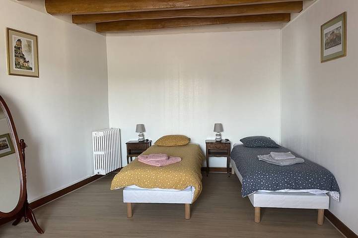 Location de vacances pour 6 personnes, avec jardin à Bréhémont - 2