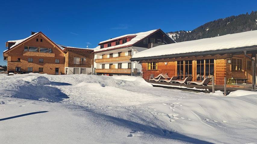 Vakantiewoning voor 4 personen, with zwembad and balkon as well as sauna and tuin in Balderschwang