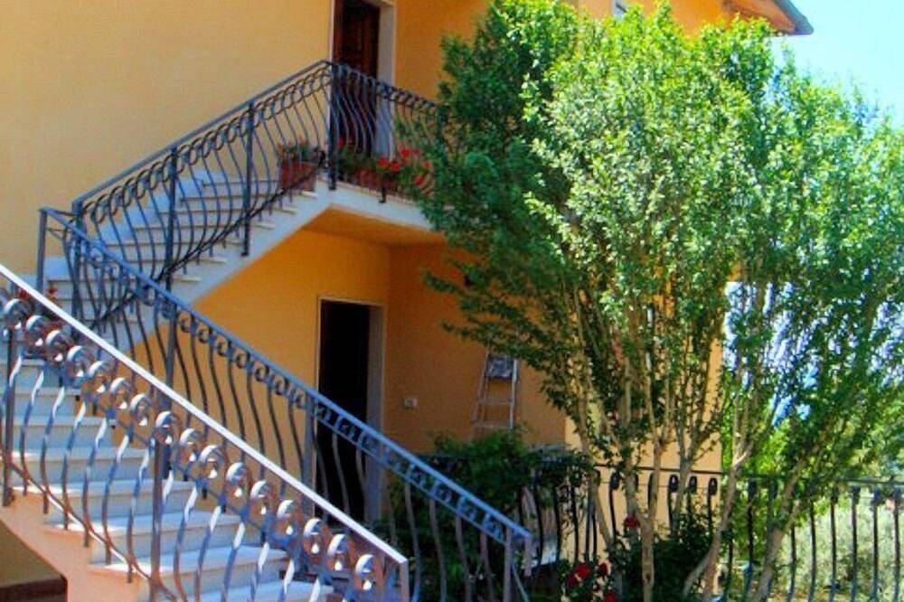 Ganze Wohnung, Haus mit Garten 25 Minuten vom Meer in Monteverdi Marittimo, Etruskische Küste