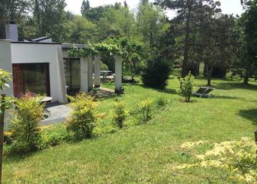 Gîte pour 2 personnes, avec piscine ainsi que jardin et terrasse à Carignan-de-Bordeaux