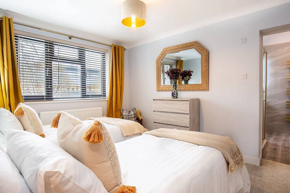 Sandford House - Townhouse in Regency Cheltenham, Sleeps 8 in Cheltenham, Gloucestershire