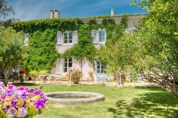 Chambre d’hôte pour 2 personnes, avec Terrasse et Jardin ainsi que Piscine et Vue
