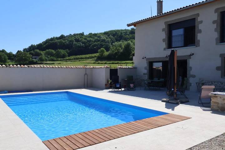 Location de vacances pour 2 personnes, avec Terrasse et Jardin ainsi que Piscine et Vue à Beausemblant - 4
