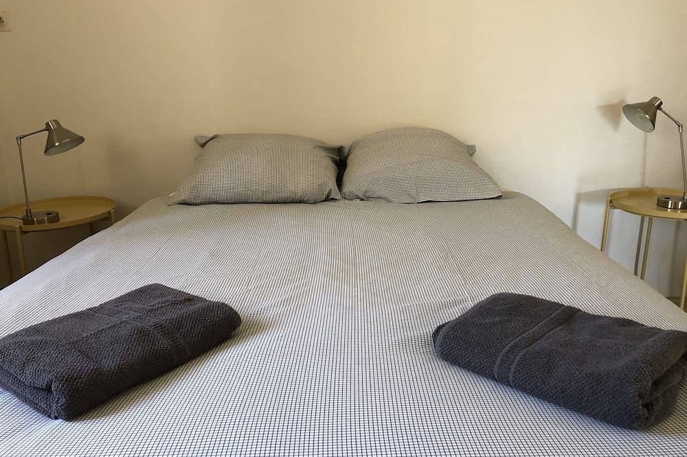 #Casa en los campos, 4 dormitorios, acceso a la piscina a pie en Lourmarin in Lourmarin, Parque natural regional del Luberon