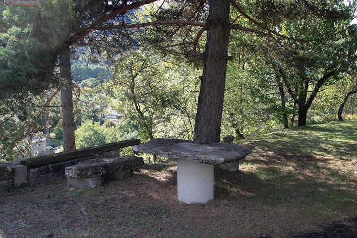 Gîte pour 5 personnes, avec vue ainsi que terrasse et jardin, animaux acceptés à Chanac - 3