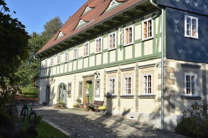 Ferienwohnung für 5 Personen, mit Garten und Ausblick, kinderfreundlich in Ebersbach-Neugersdorf