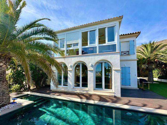 Casa rural para 10 personas, con piscina y balcón además de jardín y vistas en Finestrat