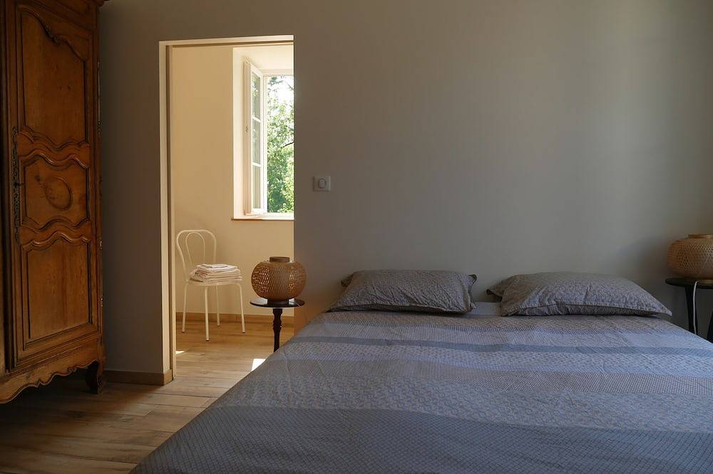 Bienvenue pour un séjour au chateau in Aiglepierre, Jura Francais