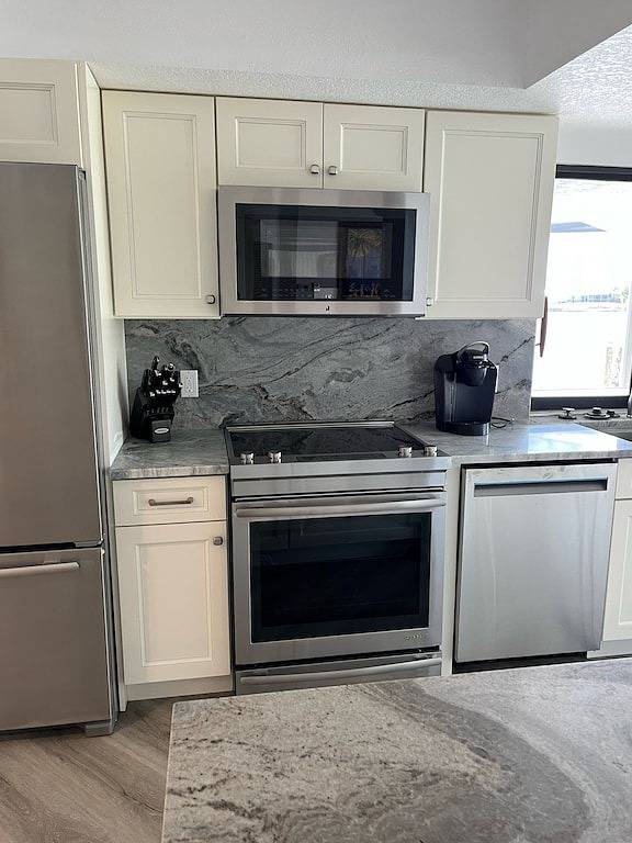 Sonnenliebhaber gesucht! Seien Sie den ganzen Tag und die ganze Nacht am Pool. Sommer-Specials! Buchen Sie noch heute in Punta Gorda Isles, Punta Gorda