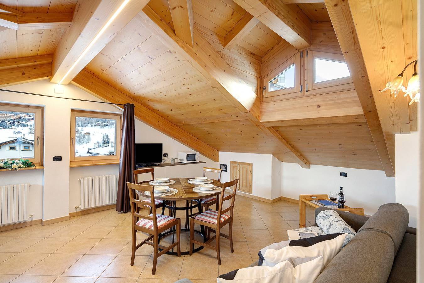 Ganze Wohnung, Apartment 'Dendrites' mit gemeinsamer Terrasse, Balkon und Wlan in Livigno (Stadt), Livigno