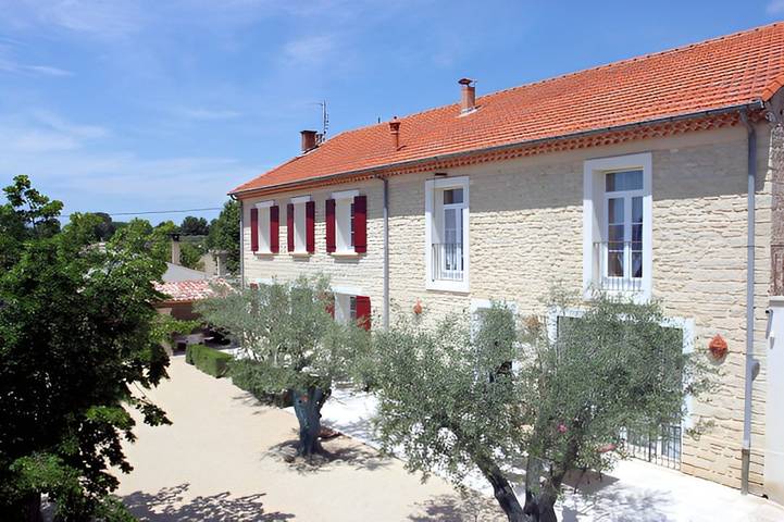Gîte pour 3 personnes, avec jardin et piscine