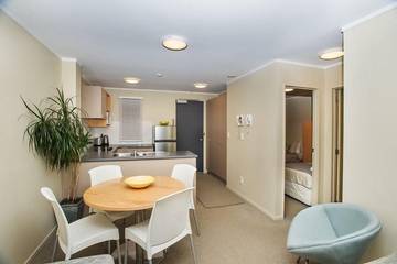Gîte pour 4 personnes, avec jacuzzi ainsi que sauna et balcon à Tauranga