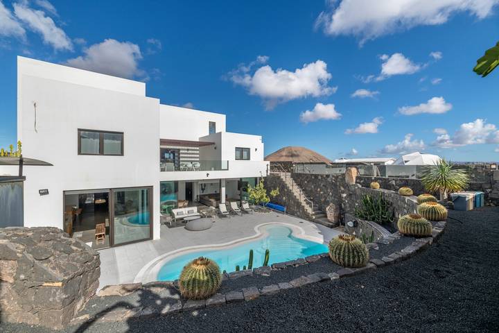 Villa 'Tinguaton' avec vue sur les montagnes, Wi-Fi et climatisation in Mancha Blanca, Tinajo