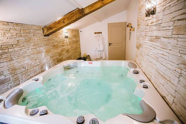Gîte pour 6 personnes, avec jacuzzi et jardin à Lamonzie-Saint-Martin