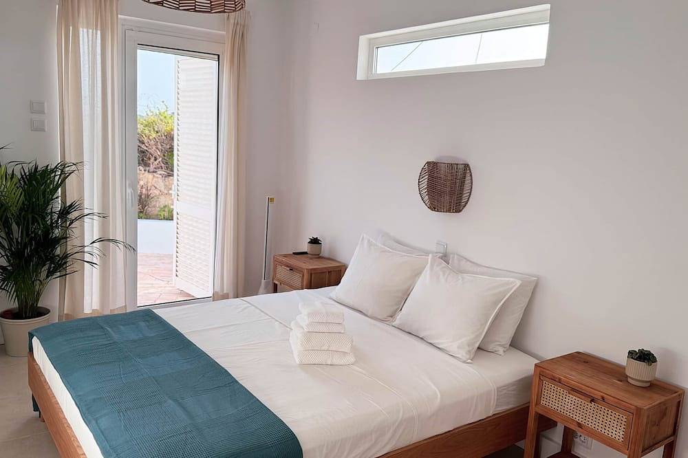 Algarve Windmill, Large Villa & Pool. 2000m to the Beach in Budens, Faro Distrikt