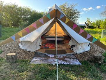 Tente pour 4 personnes, avec piscine et jardin dans les Pays de la Loire