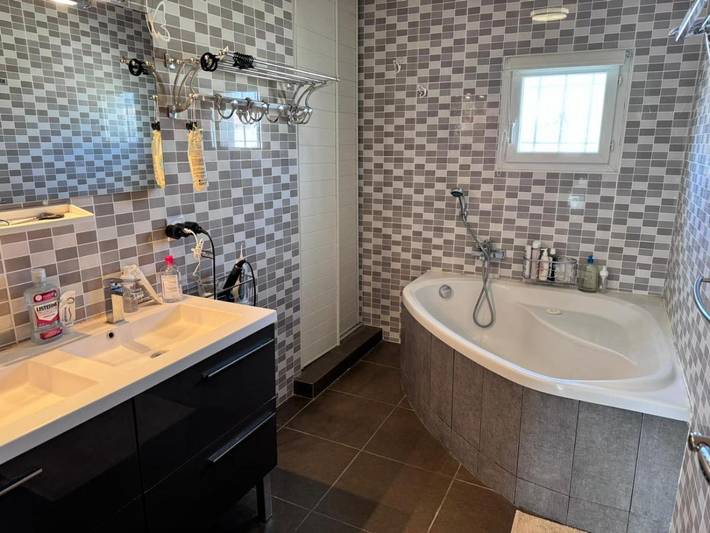 Location de vacances pour 10 personnes, avec piscine et terrasse, animaux acceptés à Vedène - 4