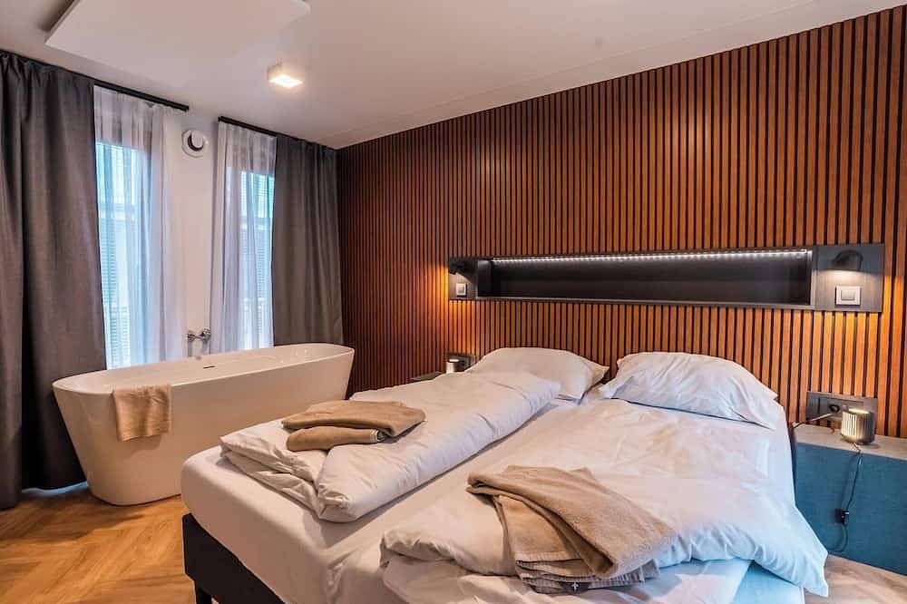 2-person holiday home with 1 bedroom and bathtub in Ossiach, Bezirk Feldkirchen