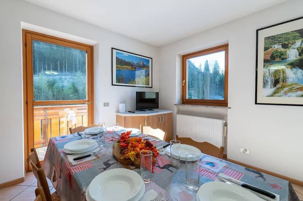 Ganze Wohnung, The Space🏔 Beautiful Mountain House 5 Minutes from the Alleghe Slopes – Comfort & Nature in the Heart of the Dolomitesexperience a unique stay in the Dolomites in a mountain house cared for in every detail, perfect for ski lovers in winter and hikin in Civetta, San Tomaso Agordino