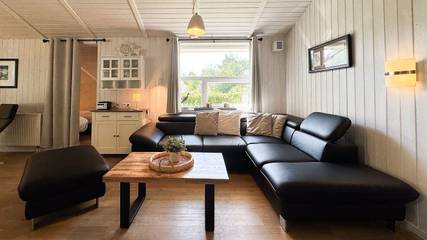 Ferienhaus für 12 Personen, mit Garten und Whirlpool sowie Sauna und Pool, mit Haustier in der Lübecker Bucht