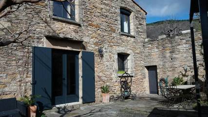 Gîte pour 6 personnes, avec jardin à Saint-Privat