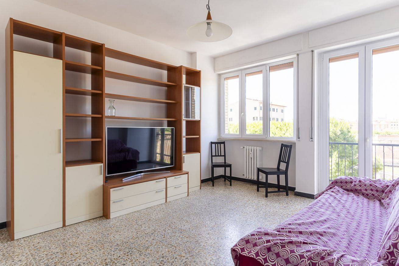 Entire apartment, Guesthost - Spacious Apt with Canal&Fortress view in Livorno, Etruscan Coast