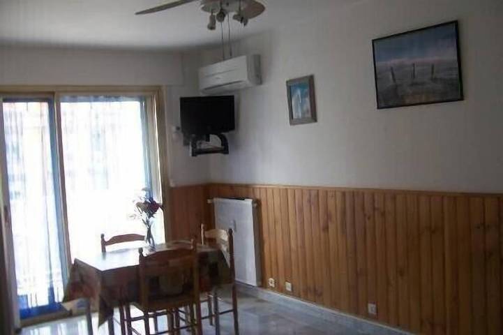 Apartamento entero, F1 Clim 33 m² 50 m garaje Hojas luminoso en la playa Web in Niza, Costa mediterránea (Francia)