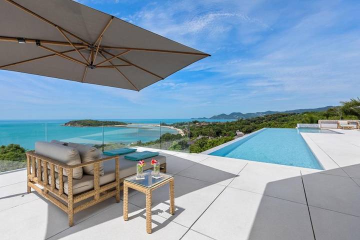Villa pour 8 personnes, avec sauna et vue ainsi que terrasse et piscine