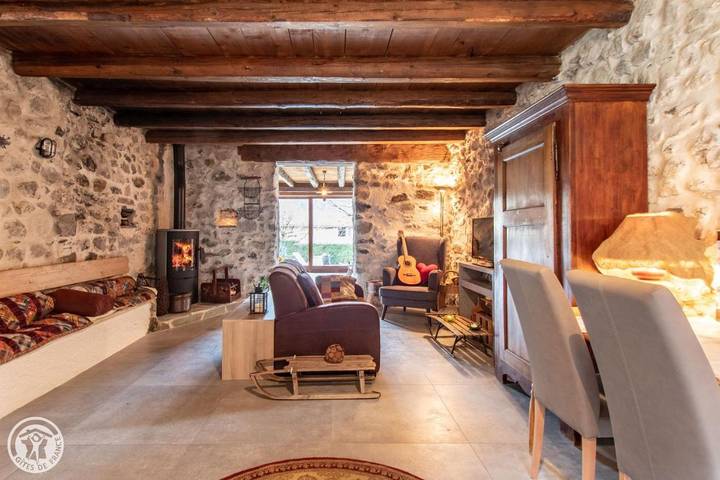 Location de vacances pour 12 personnes, avec vue et jardin à Giez - 4