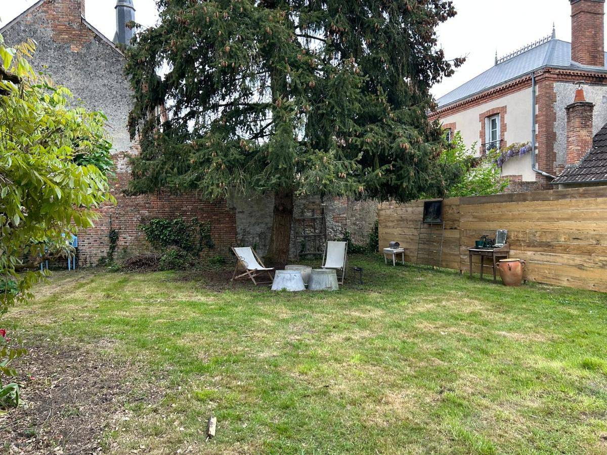 Three-Bedroom House in Pierrefitte-sur-Sauldre, Sologne