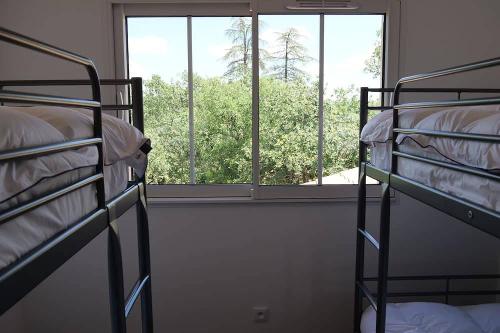 Quiet, new villa 15 minutes from the Gorges de l'Ardèche, ideal for families in Labeaume, Ardèche