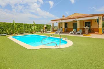 Casa rural para 8 personas, con jardín en La Puebla de los Infantes