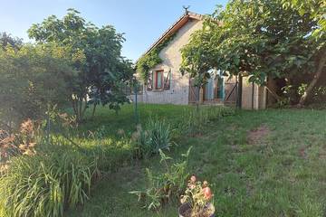 Gîte pour 4 personnes, avec jardin et piscine à Velle-sur-Moselle