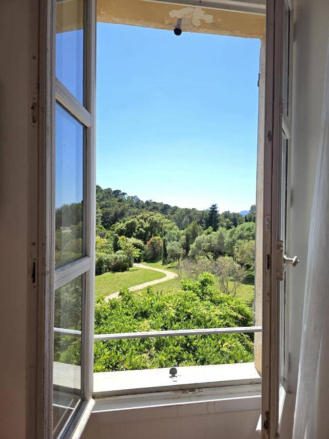 Chambre d’hôte pour 2 personnes, avec Balcon et Terrasse ainsi que Jardin et Piscine à Le Pradet