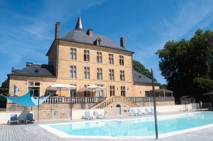 Gîte pour 5 personnes, avec piscine et terrasse