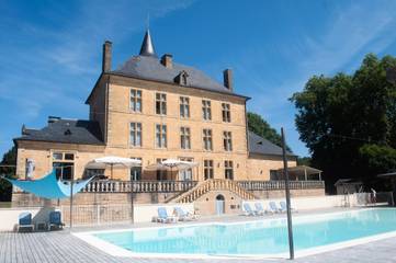 Gîte pour 4 personnes, avec terrasse et piscine à Saint-Geniès