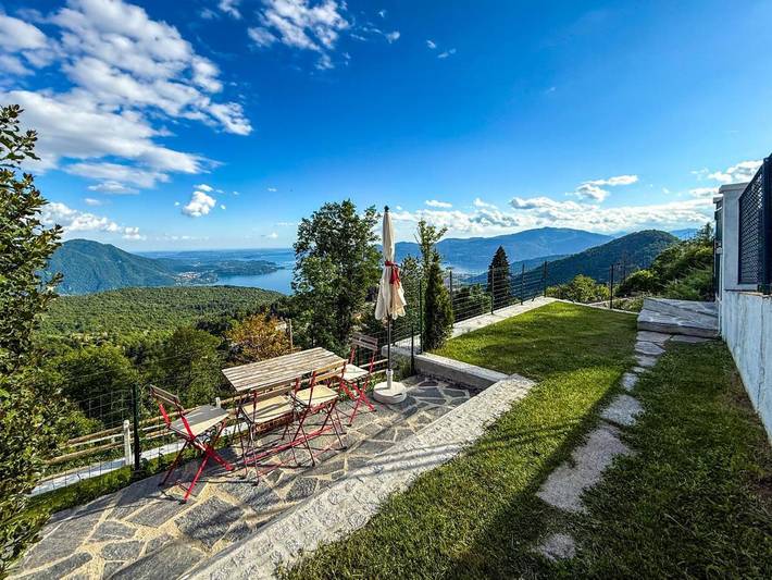 Gîte pour 6 personnes, avec Balcon et Terrasse ainsi que Vue et Vue sur le lac dans Premeno