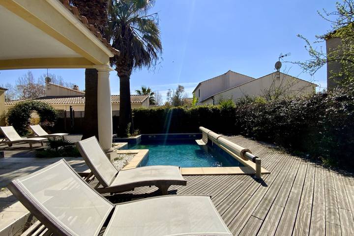 Location de vacances pour 6 personnes, avec terrasse ainsi que piscine et jardin, adapté aux familles dans Plage Rive Gauche - 2