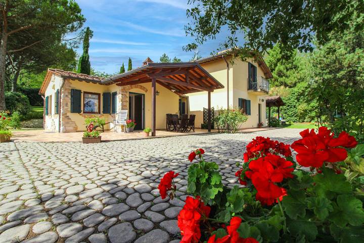 Casa vacanza per 13 persone, con Giardino e Piscina ad Arezzo