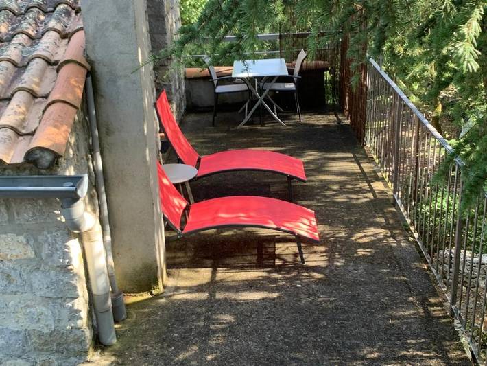 Chambre d’hôte pour 3 personnes, avec jardin et vue ainsi que piscine et balcon à Saint-Alban-Auriolles