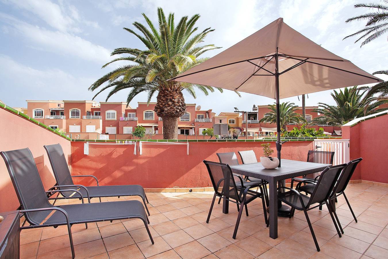 Casa de vacaciones 'Villa Florencia' con piscina compartida, terraza privada y Wi-Fi in Oasis Tamarindo, La Oliva