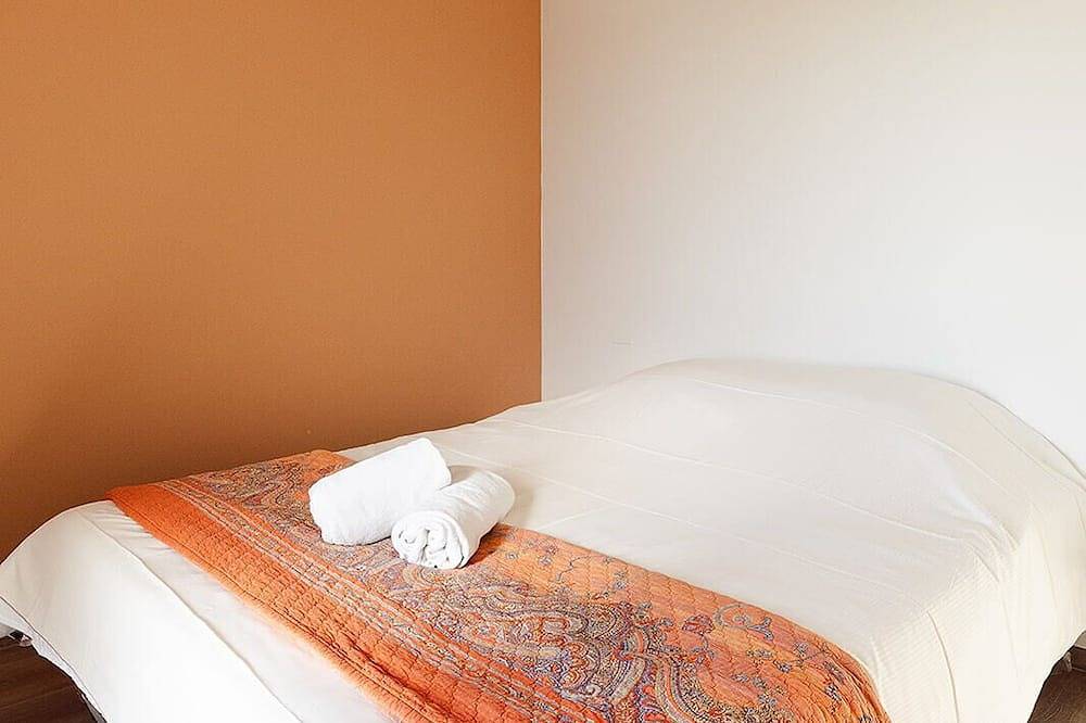 Grange La Roca Masia-Les Coquelicots, piscine, jardin, 4 chambres 8/10 personnes in Assier, Quercy