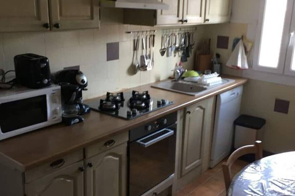 Ganze Wohnung, Corse Haus im ersten Stock in Folelli, Penta-di-Casinca