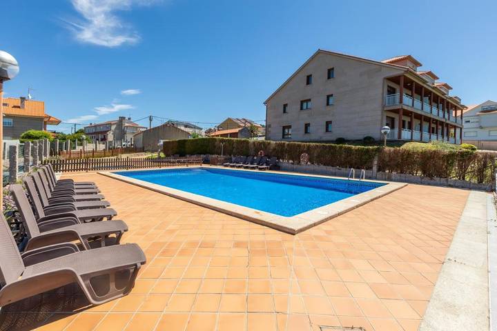 Ferienwohnung für 3 Personen, mit Garten und Kinderpool sowie Pool
