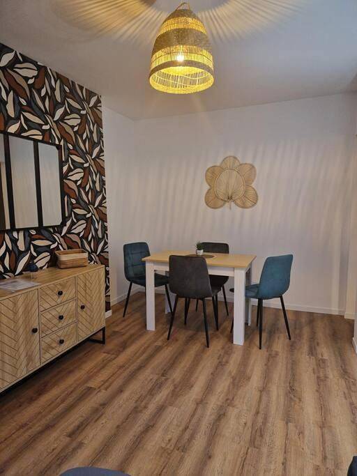 Appartement entier, One-Bedroom Apartment in Montceau-les-Mines, Région de Chalon-sur-Saône