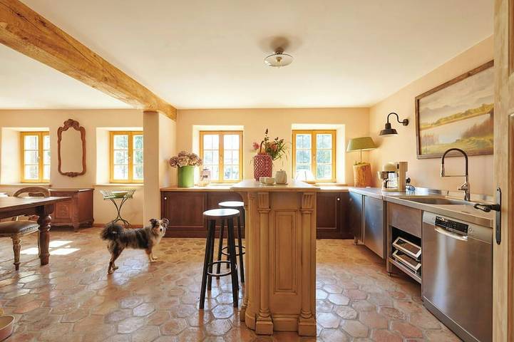 Ferienwohnung für 6 Personen, mit Pool und Balkon